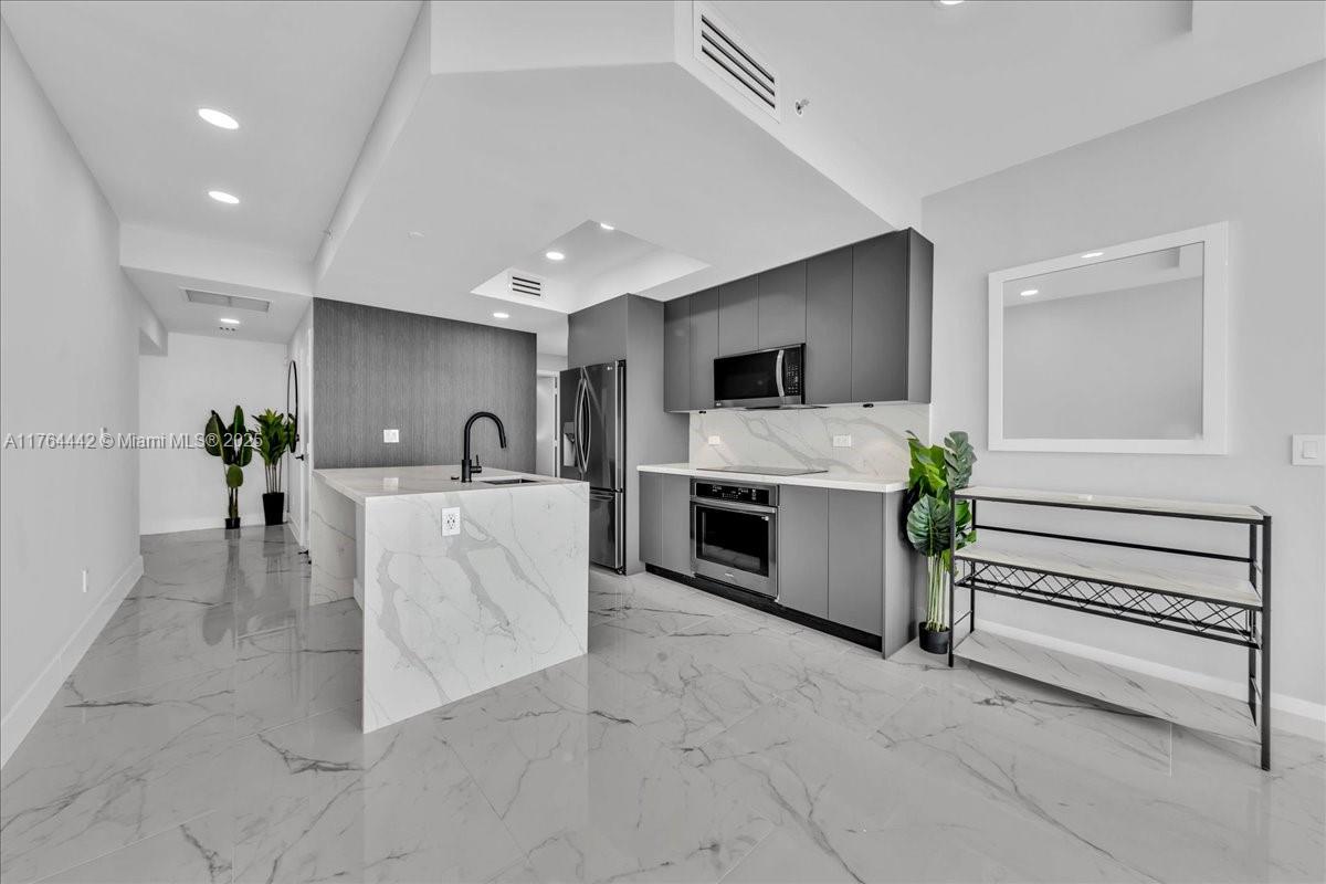 888 Biscayne Blvd #3504, Miami FL 33132