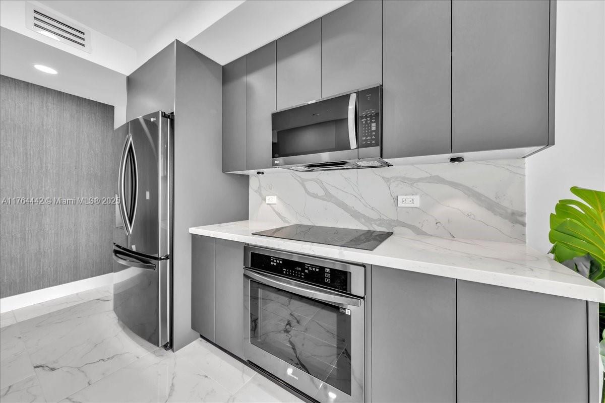 888 Biscayne Blvd #3504, Miami FL 33132
