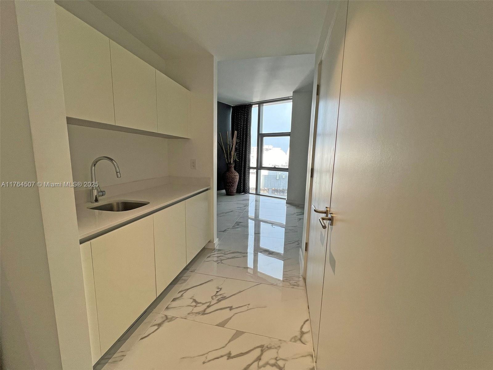 851 NE 1st Ave #1112, Miami FL 33132