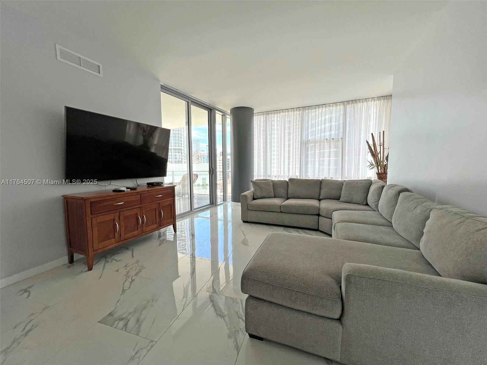 851 NE 1st Ave #1112, Miami FL 33132