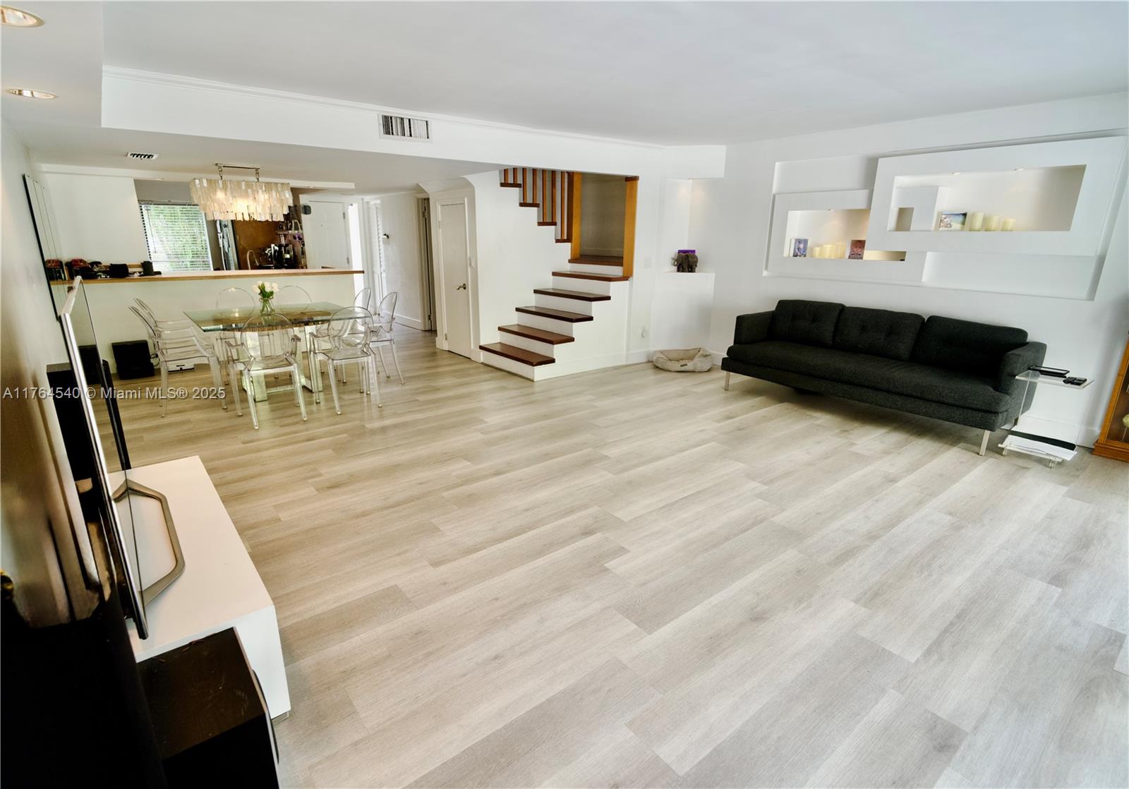 16432 NE 26th Ave #5, North Miami Beach, Florida image 1