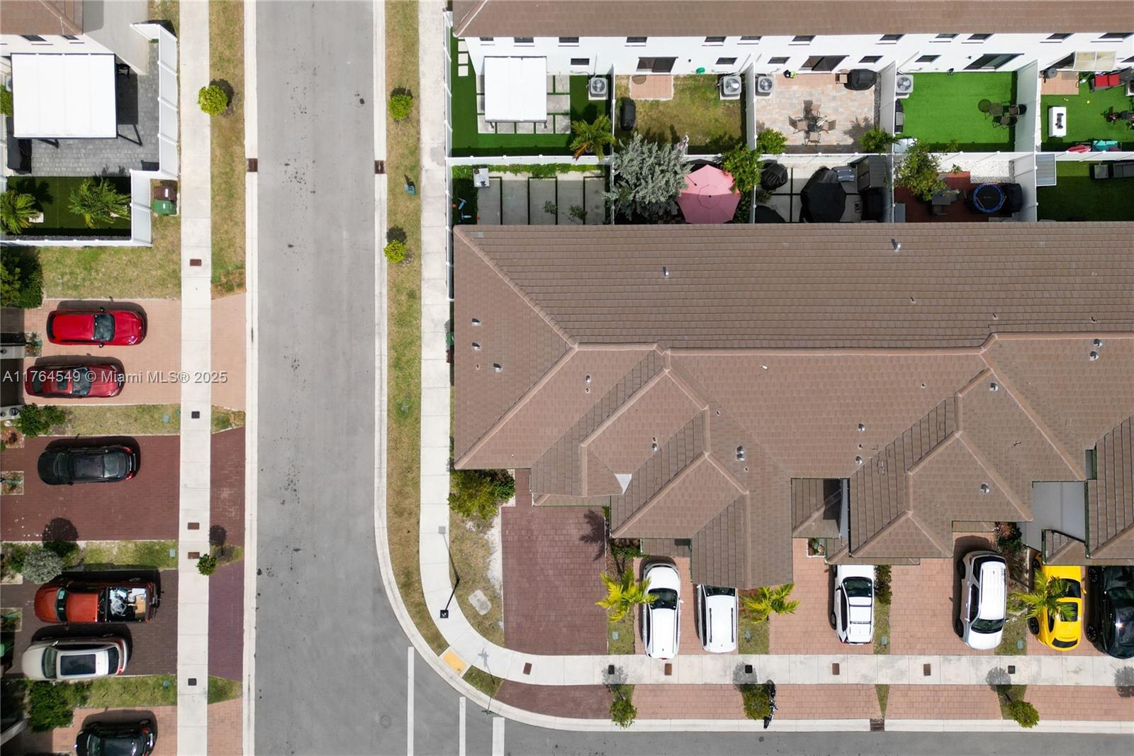 Residential, Hialeah, Florida image 6