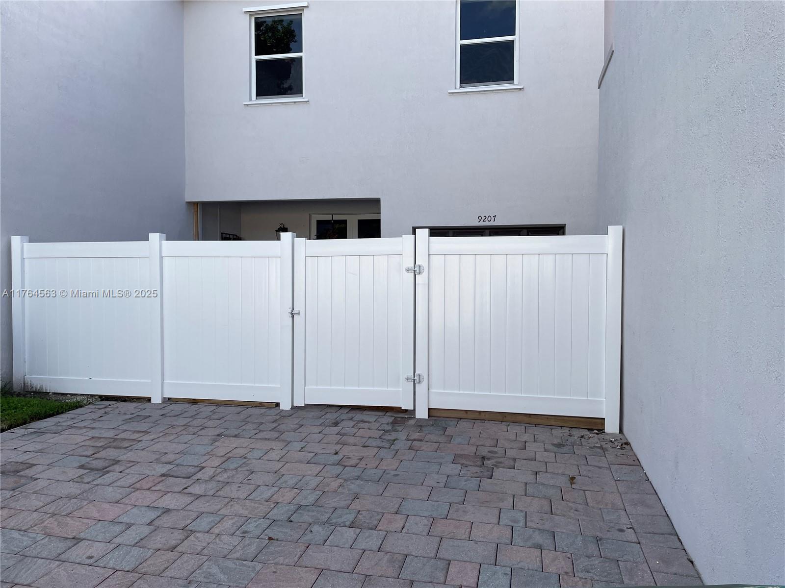 Listing Photo 6