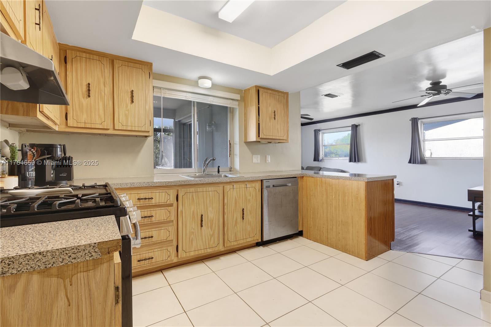 9550 NW 26th Pl, Sunrise, Florida image 9