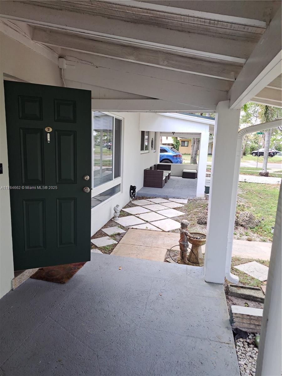 911 W Country Club Cir, Plantation, Florida image 1