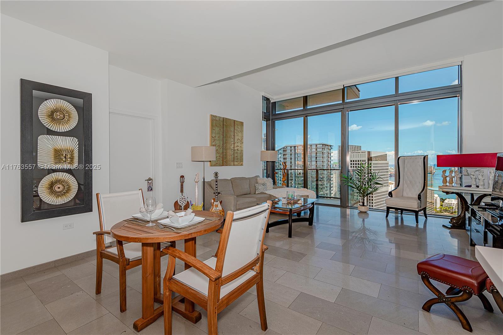 88 SW 7th St #4107, Miami FL 33130