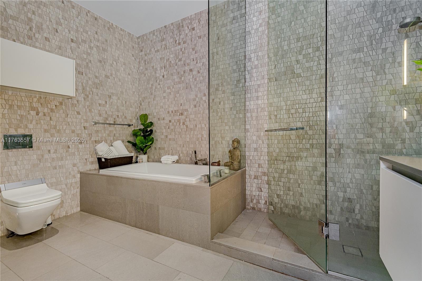 88 SW 7th St #4107, Miami FL 33130