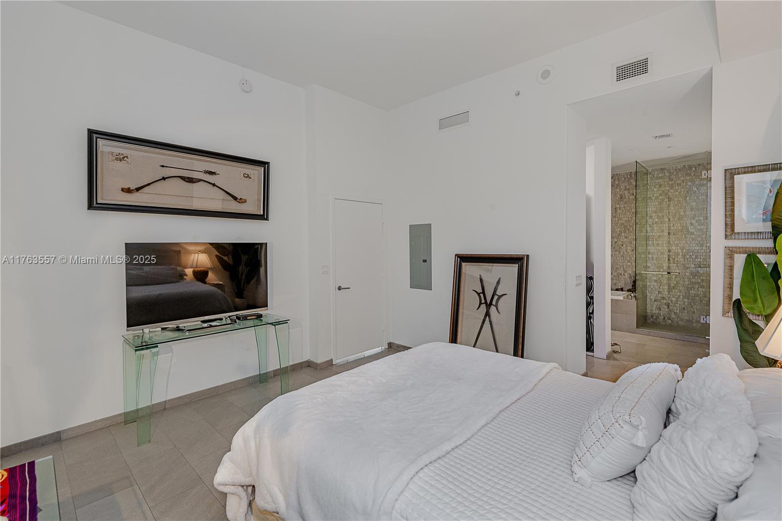 88 SW 7th St #4107, Miami FL 33130