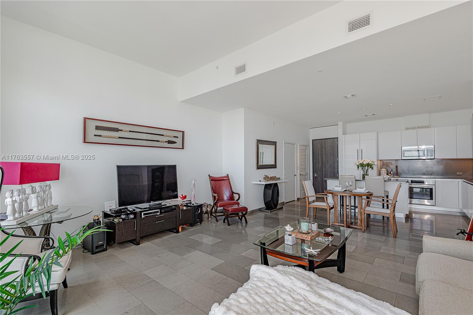 88 SW 7th St #4107, Miami FL 33130
