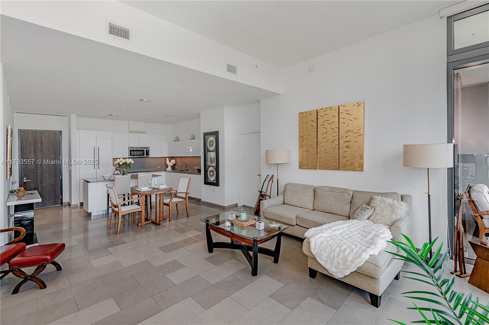 88 SW 7th St #4107, Miami FL 33130