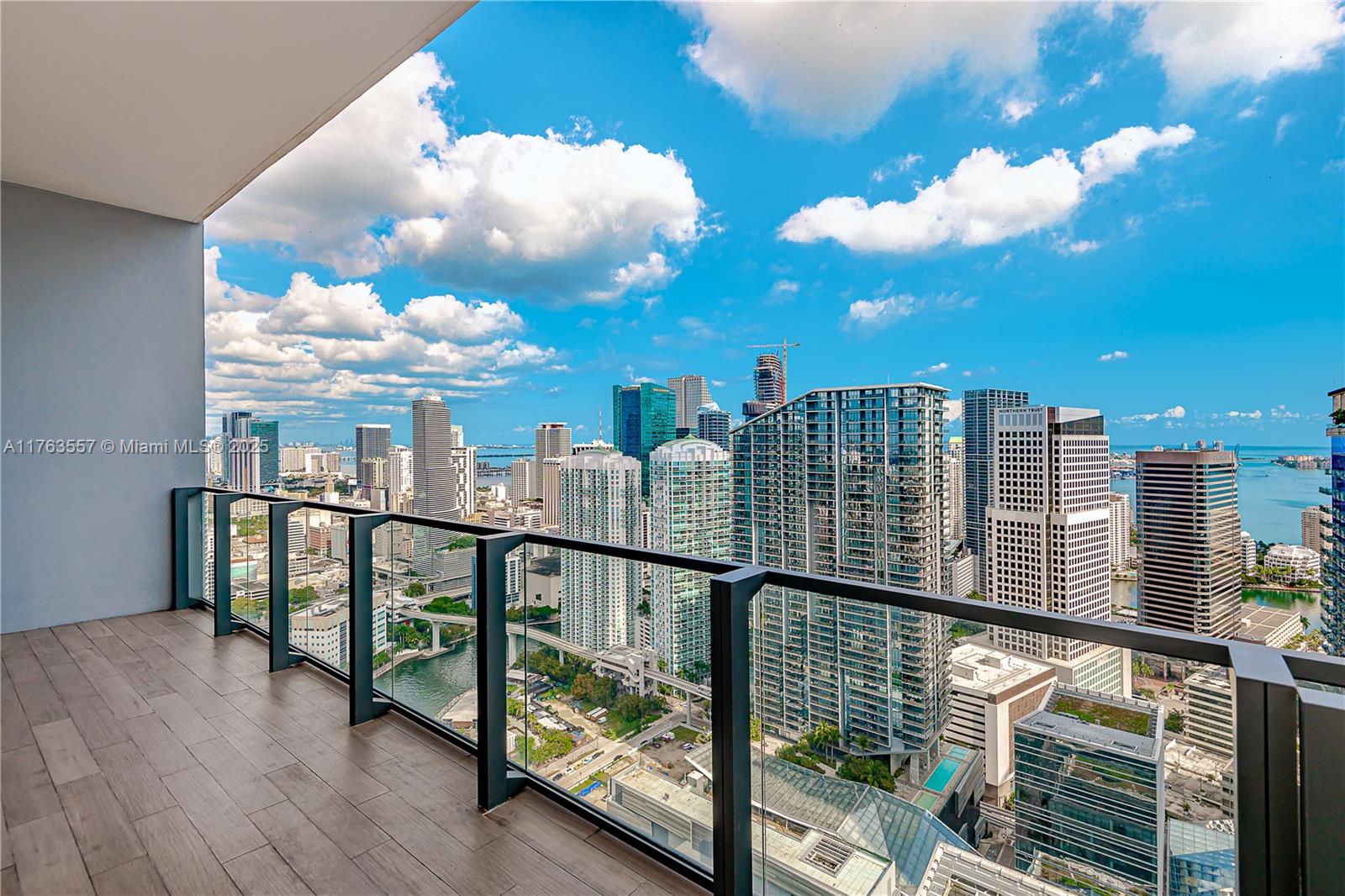 88 SW 7th St #4107, Miami FL 33130