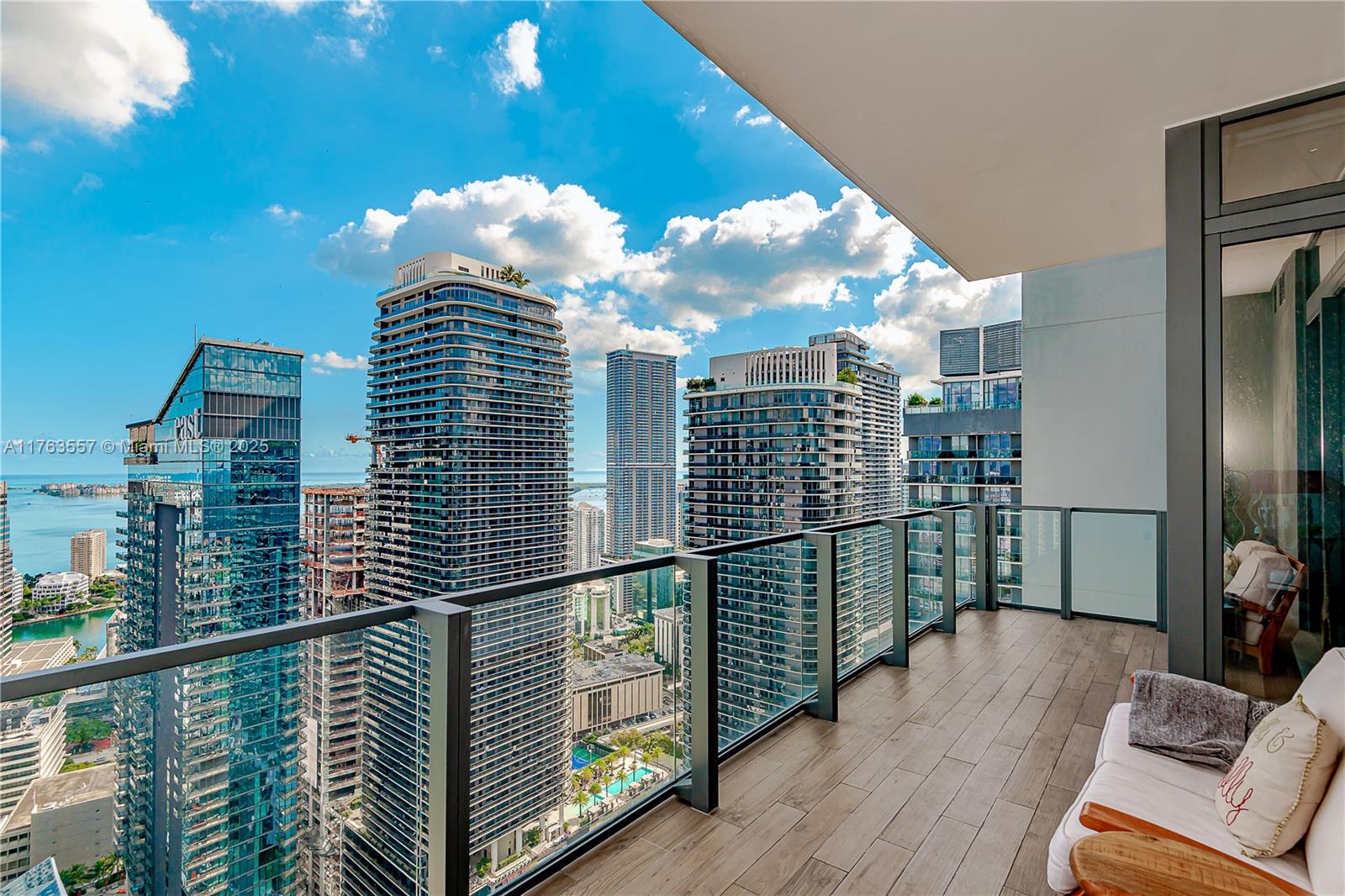 88 SW 7th St #4107, Miami FL 33130