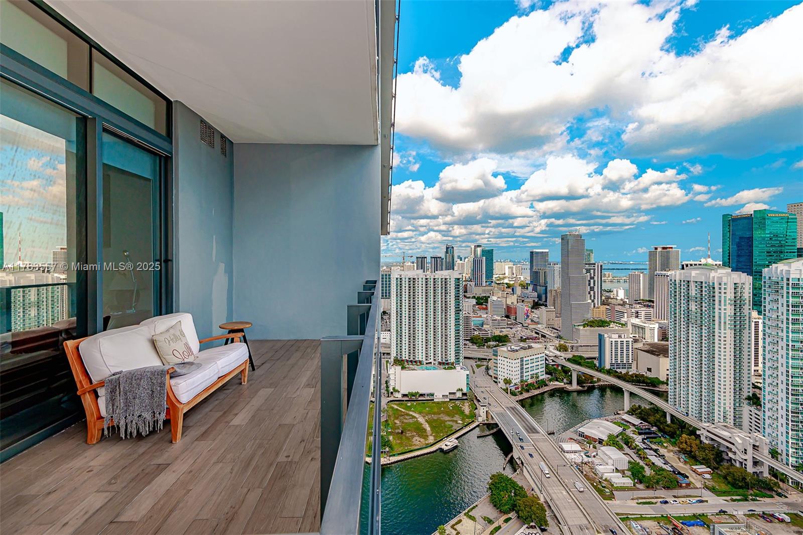 88 SW 7th St #4107, Miami FL 33130