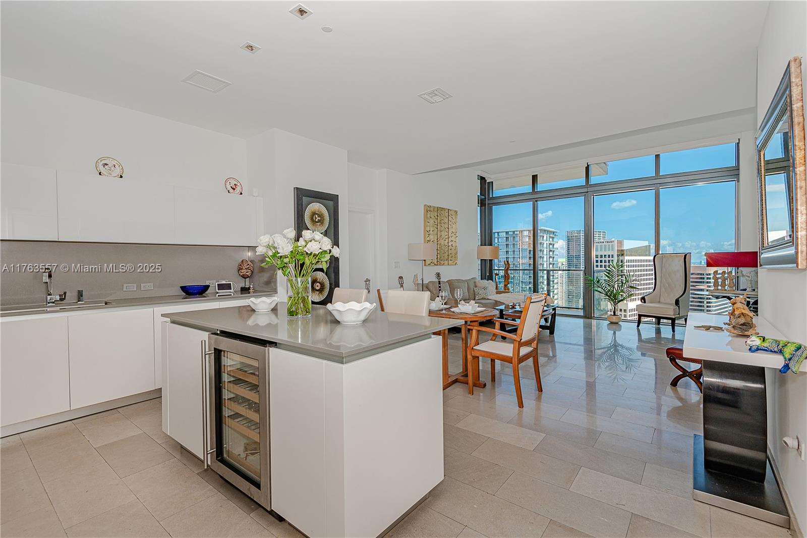 88 SW 7th St #4107, Miami FL 33130