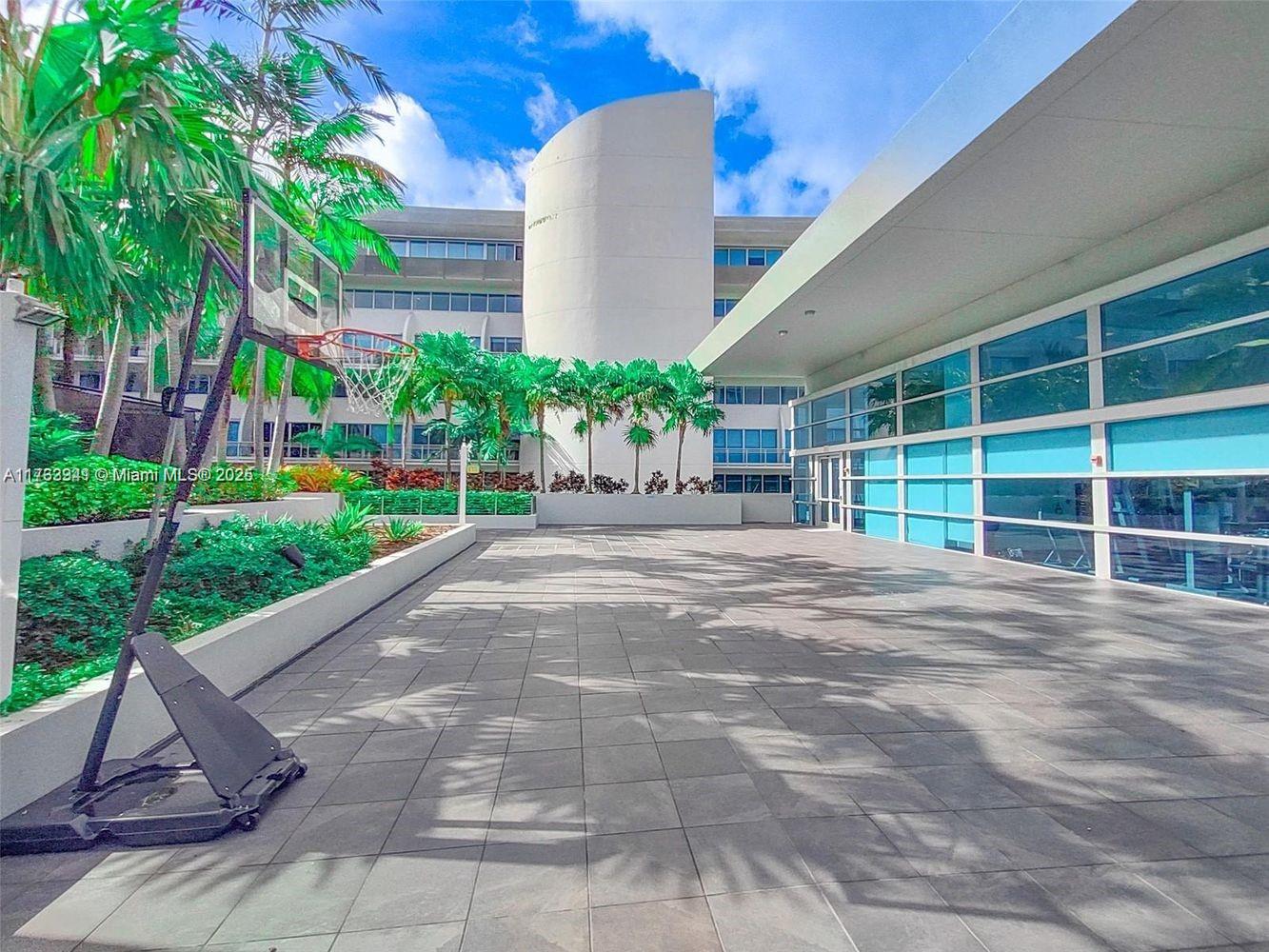 2950 NE 188th St #150, Aventura FL 33180