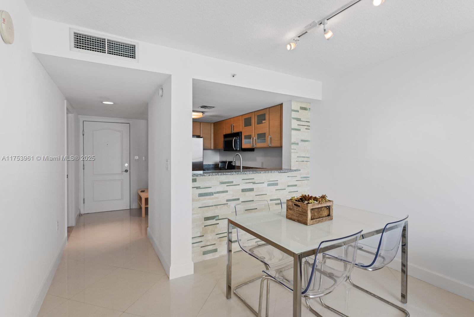 2101 BRICKELL AV #1411, Miami FL 33129