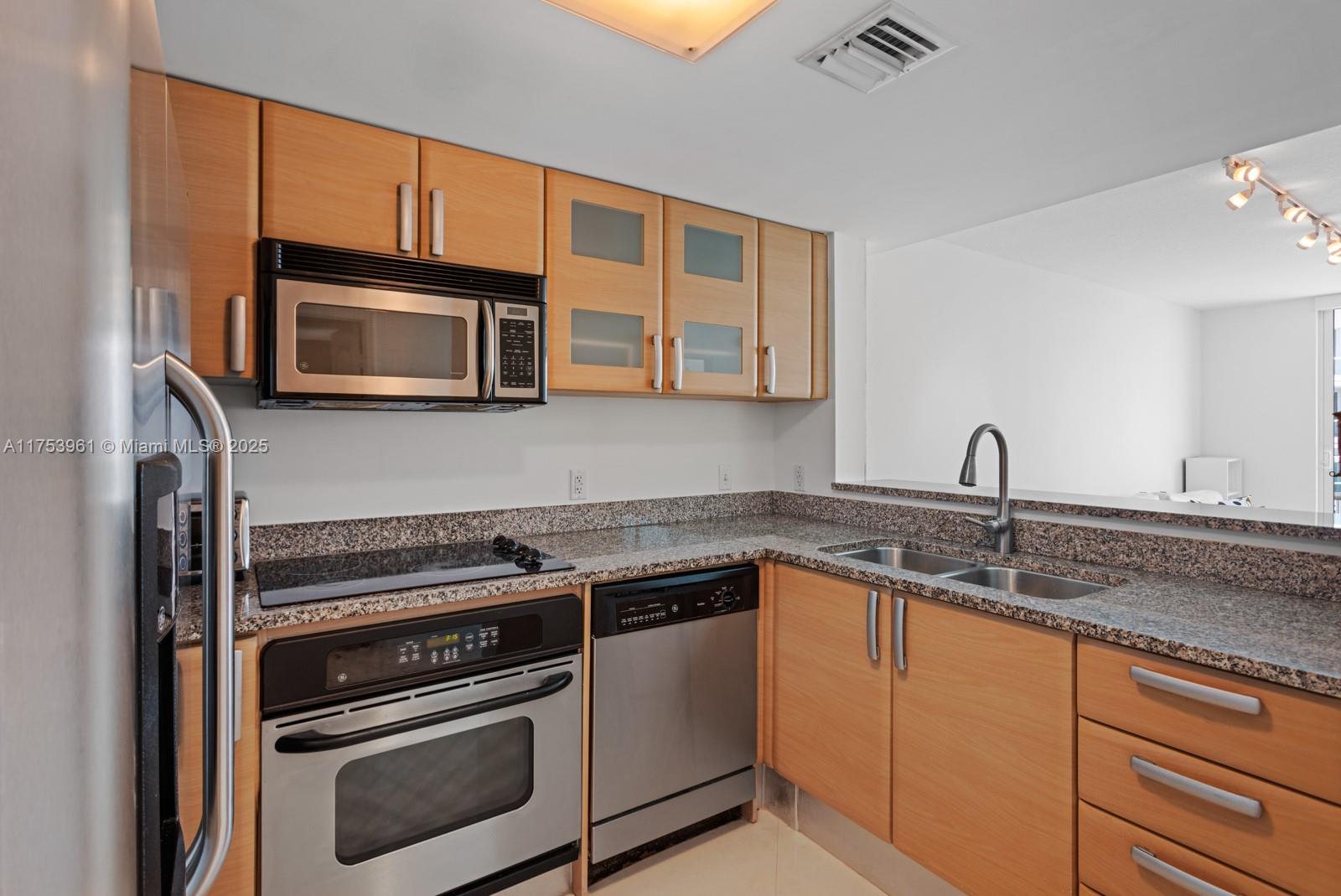 2101 BRICKELL AV #1411, Miami FL 33129