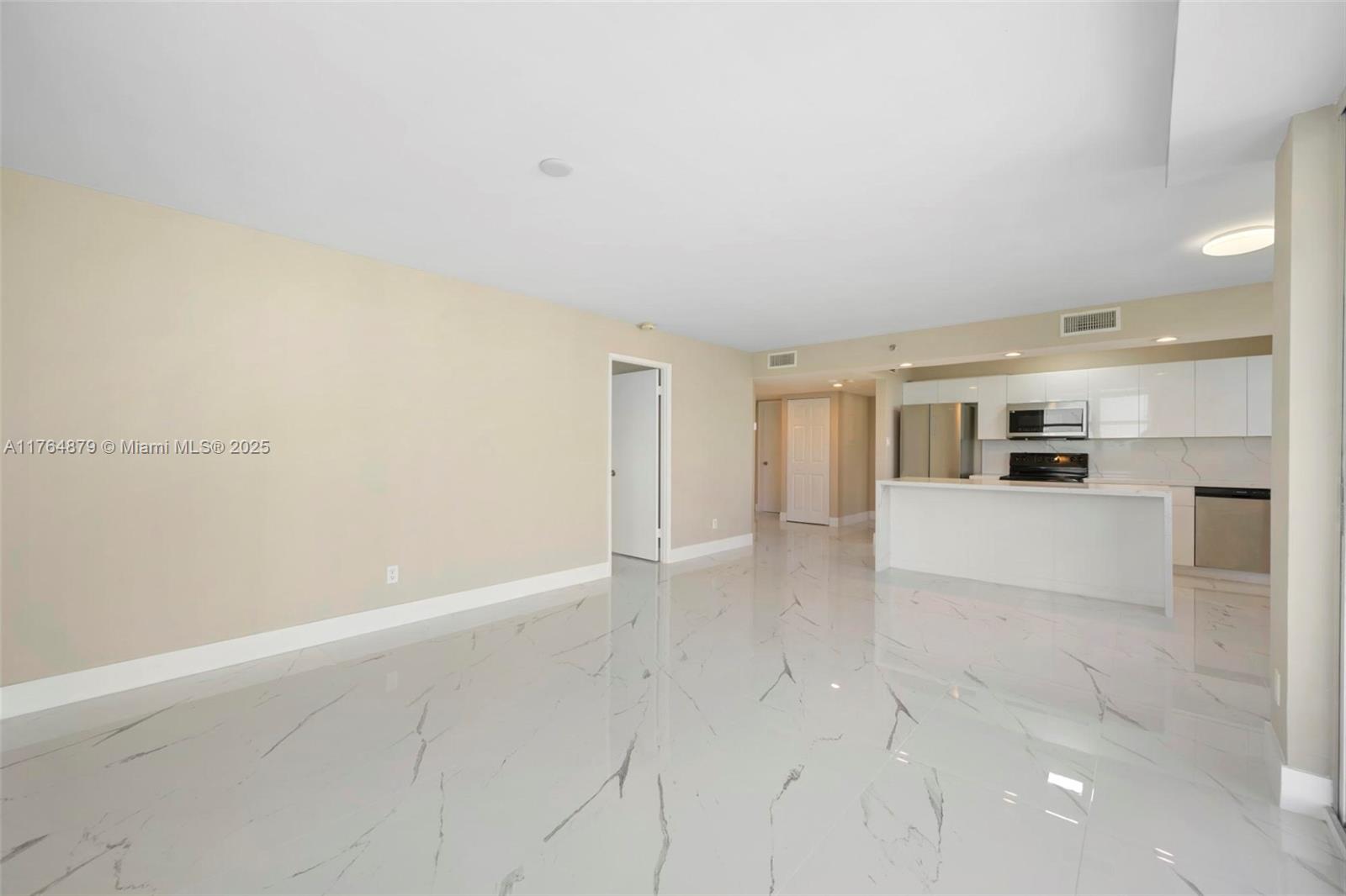 770 Claughton Island Dr #1215, Miami FL 33131