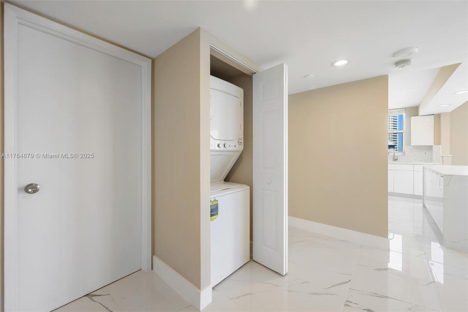 770 Claughton Island Dr #1215, Miami FL 33131