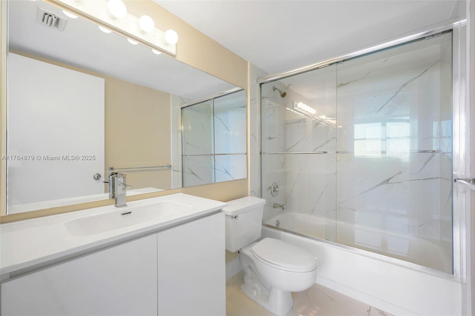 770 Claughton Island Dr #1215, Miami FL 33131