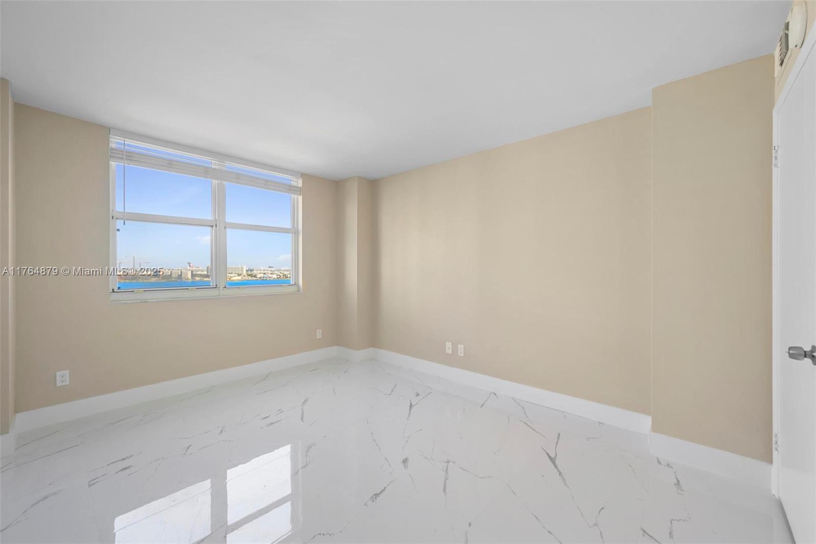 770 Claughton Island Dr #1215, Miami FL 33131