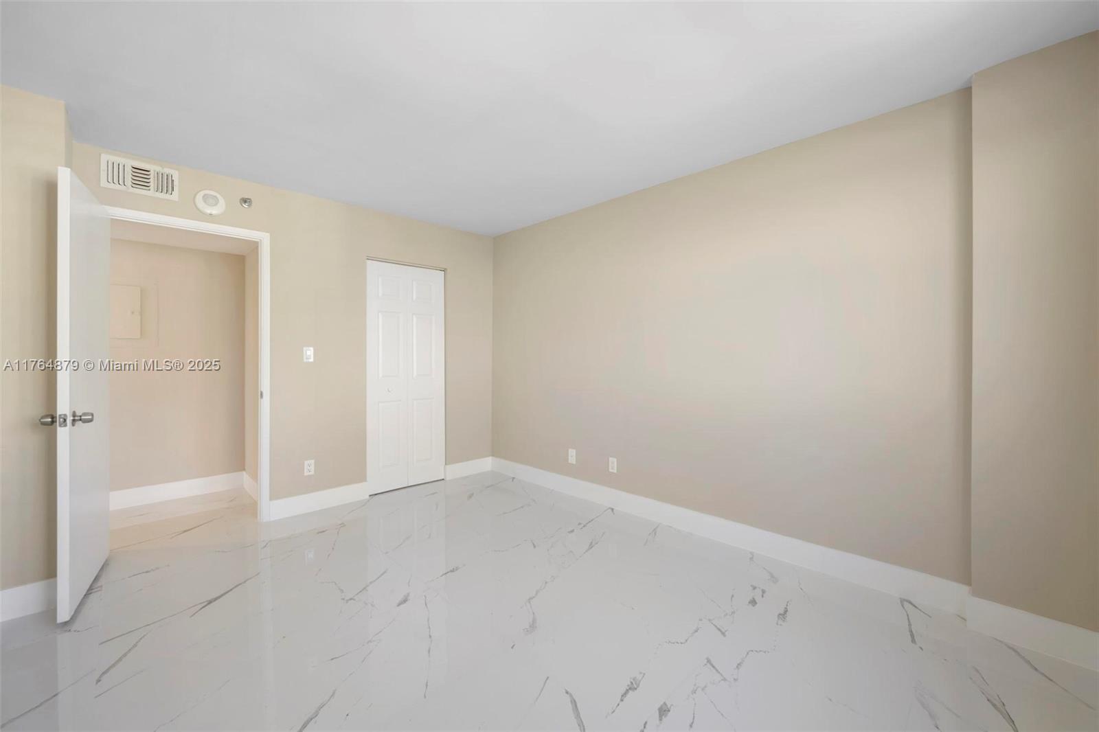 770 Claughton Island Dr #1215, Miami FL 33131