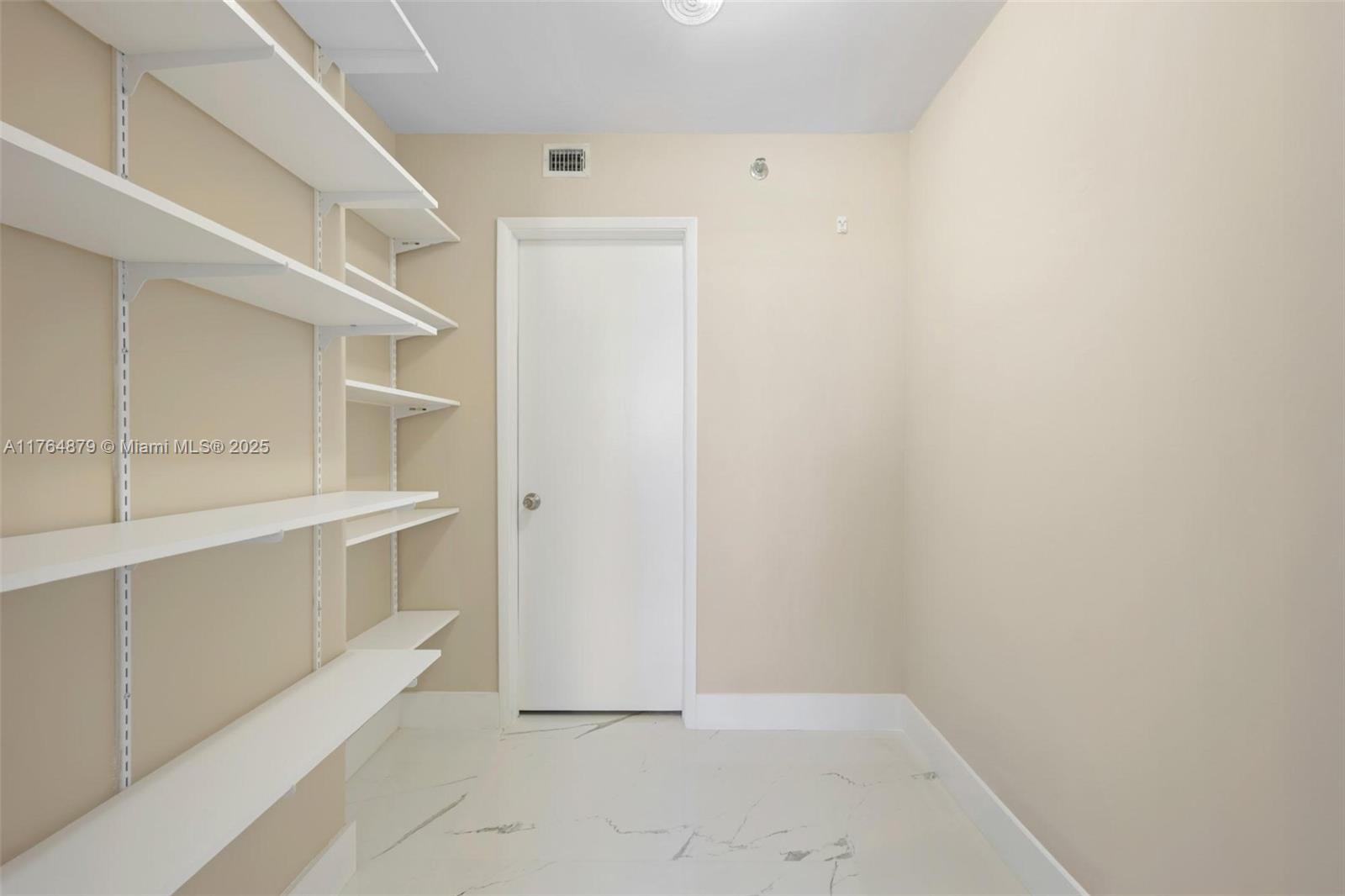 770 Claughton Island Dr #1215, Miami FL 33131