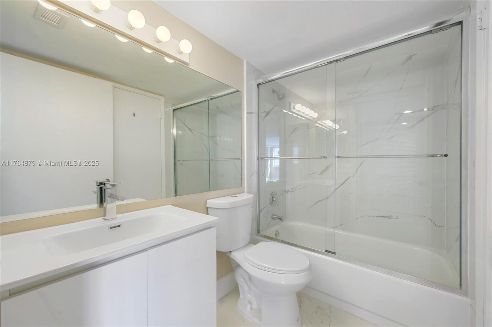 770 Claughton Island Dr #1215, Miami FL 33131