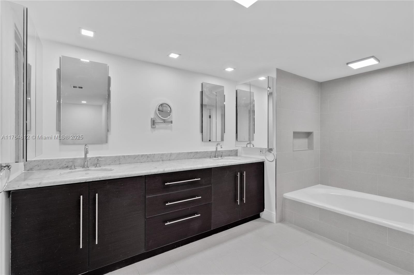 600 Grapetree Dr #8CS, Key Biscayne, Florida image 20