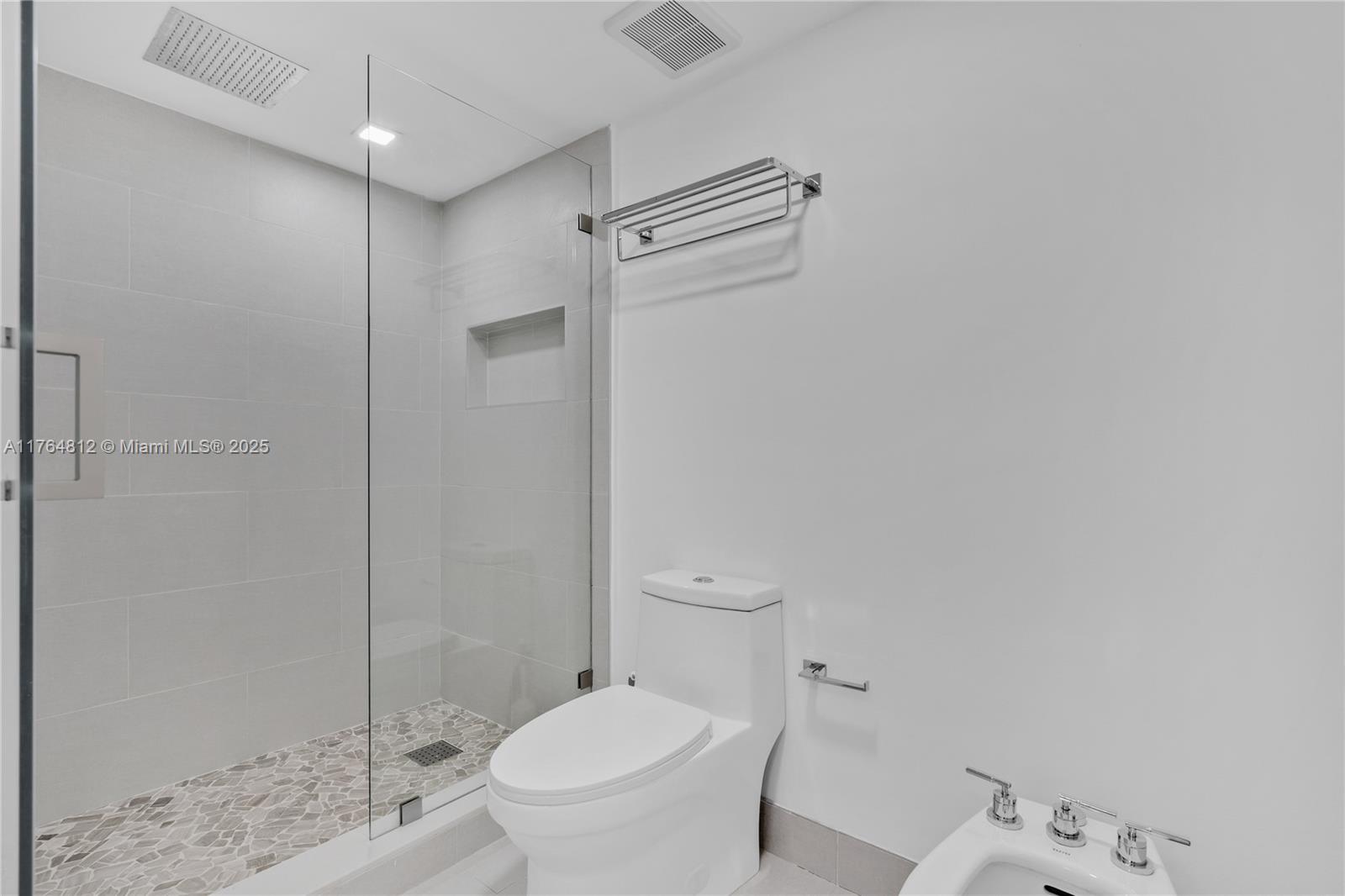 600 Grapetree Dr #8CS, Key Biscayne, Florida image 21