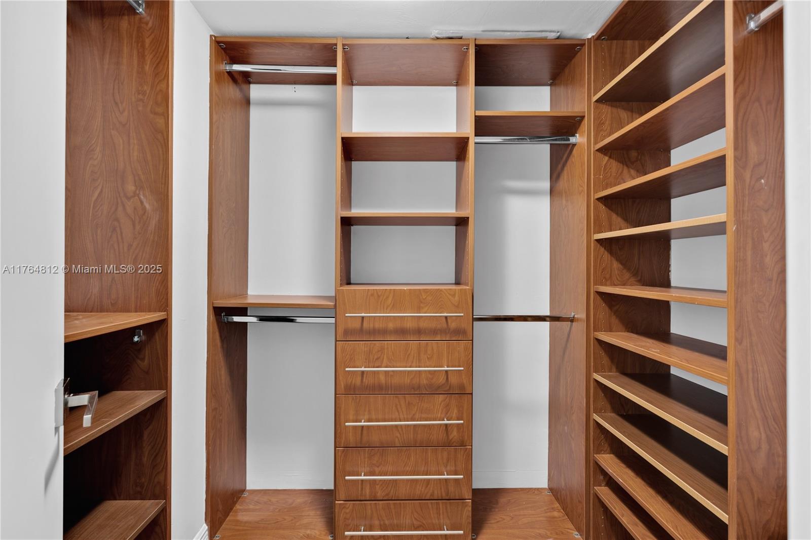 600 Grapetree Dr #8CS, Key Biscayne, Florida image 31