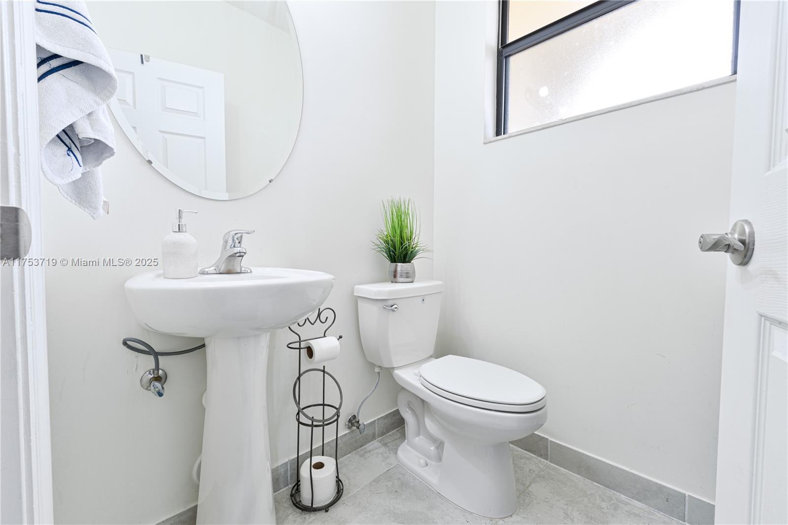 10609 W 33rd Way #10609, Hialeah, Florida image 7