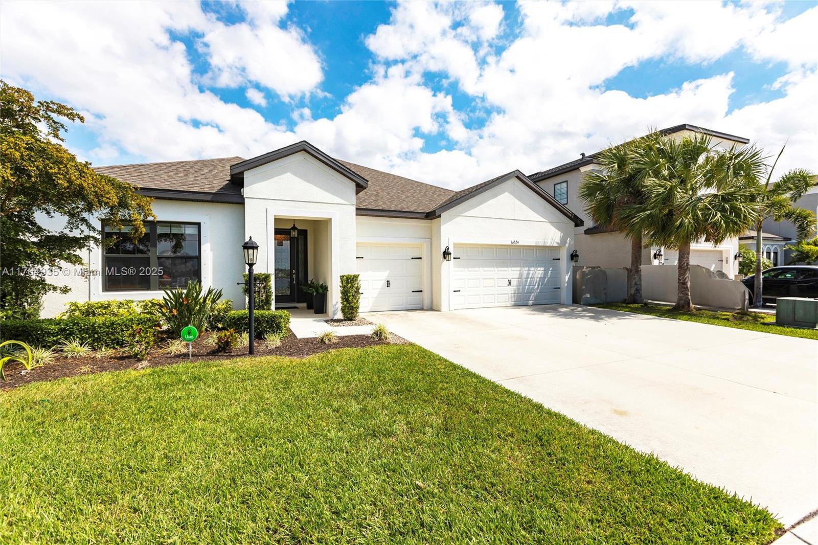 16524 Paynes Mill Dr, Bradenton, Florida image 2