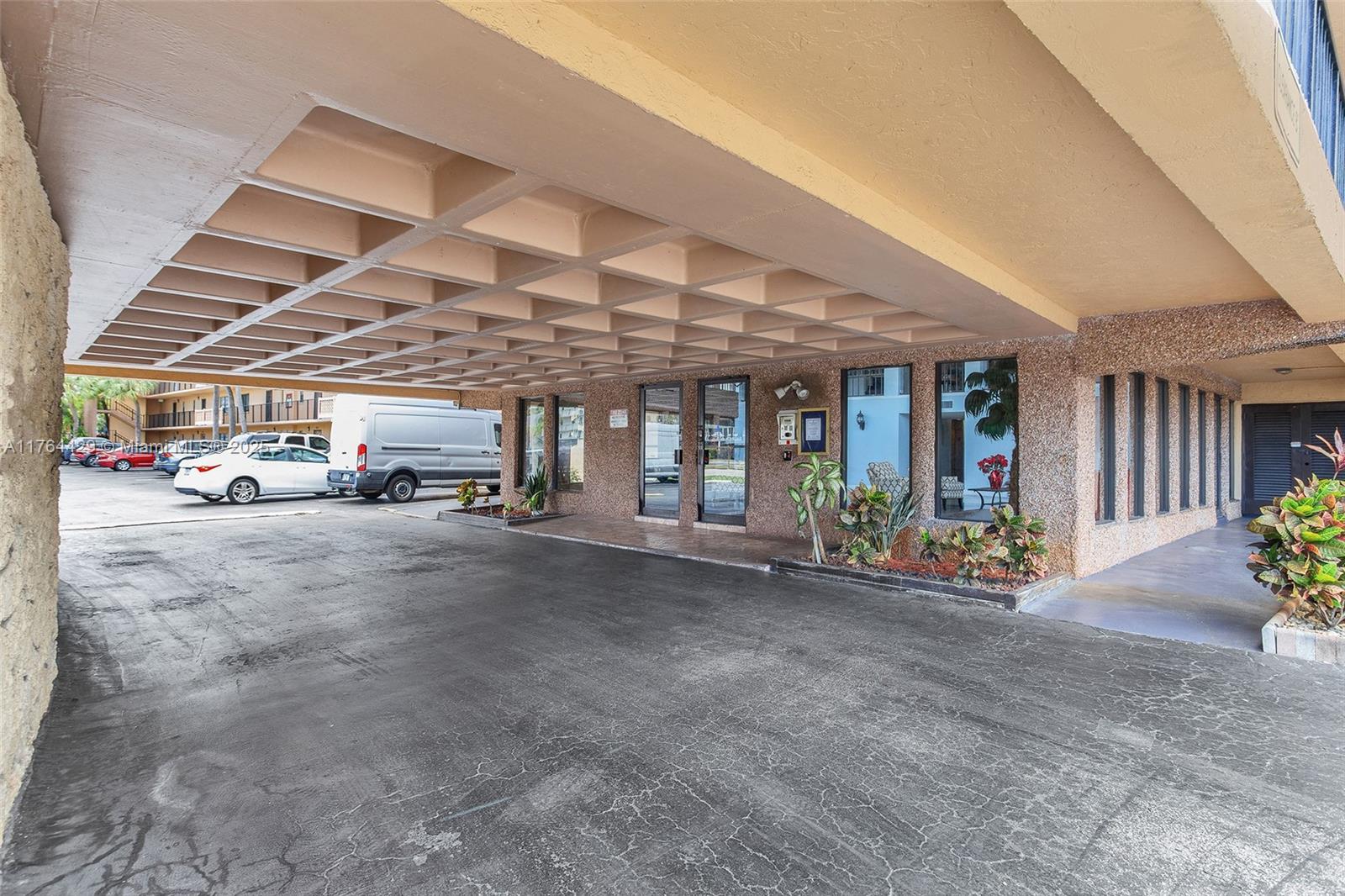 9370 SW 8TH ST #322, Boca Raton, FL 33428