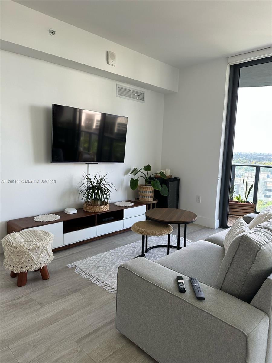 121 NE 34th St #1109, Miami FL 33137
