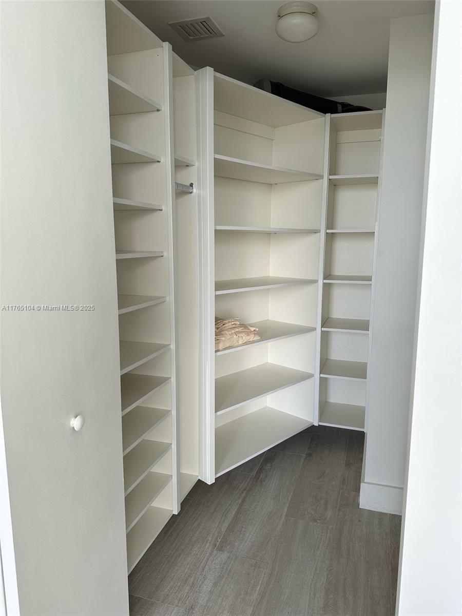 121 NE 34th St #1109, Miami FL 33137