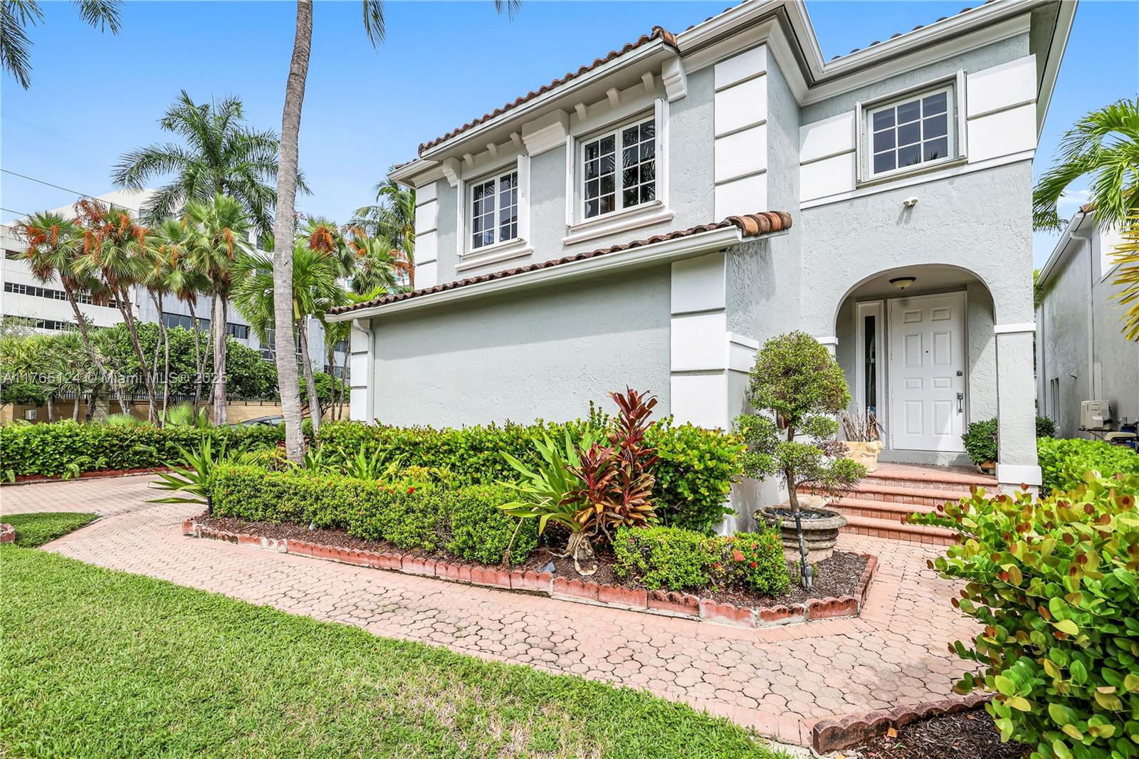 Gorgeous fully remodeled, furnished lake front house. 
Updated garage with AC, kitchenette and plenty of storage space.
Loft converted into the additional bedroom.
Tenants in place until December 31st 2025.
