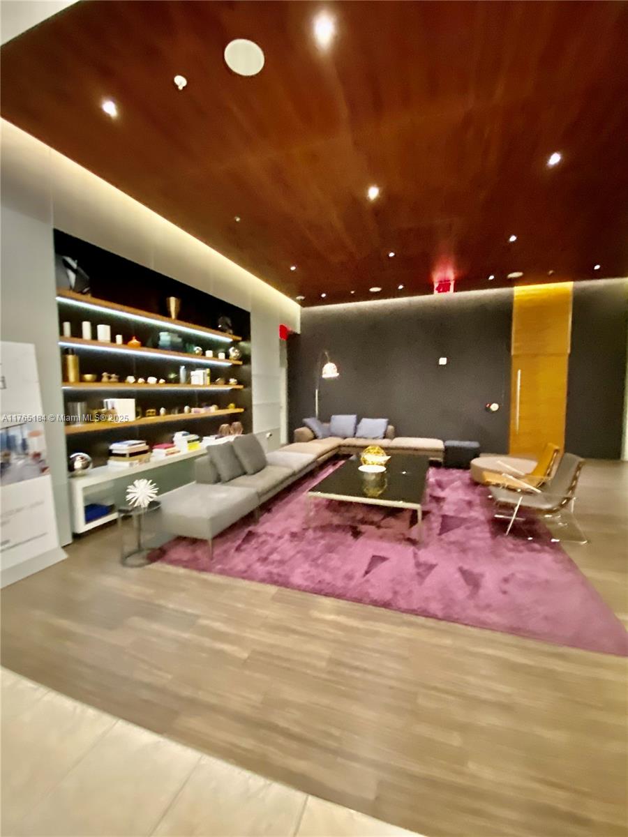 88 SW 7th St #1506, Miami FL 33130