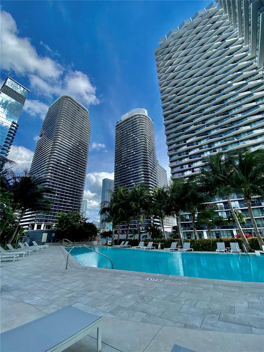 88 SW 7th St #1506, Miami FL 33130