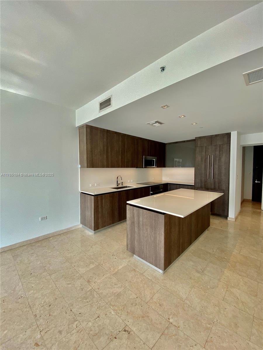 88 SW 7th St #1506, Miami FL 33130
