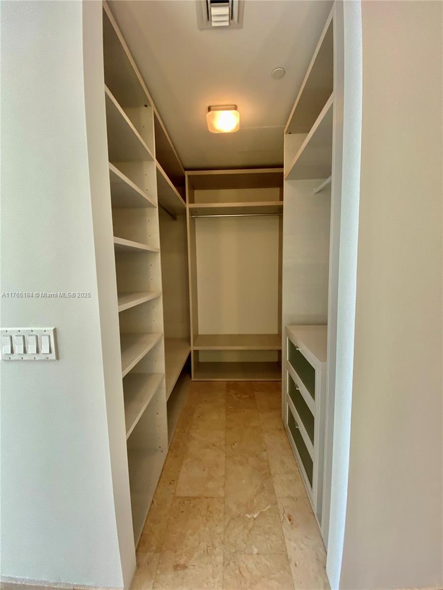 88 SW 7th St #1506, Miami FL 33130