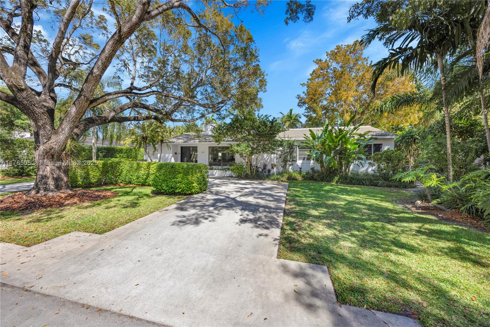 1207  Aduana Ave  For Sale A11765052, FL