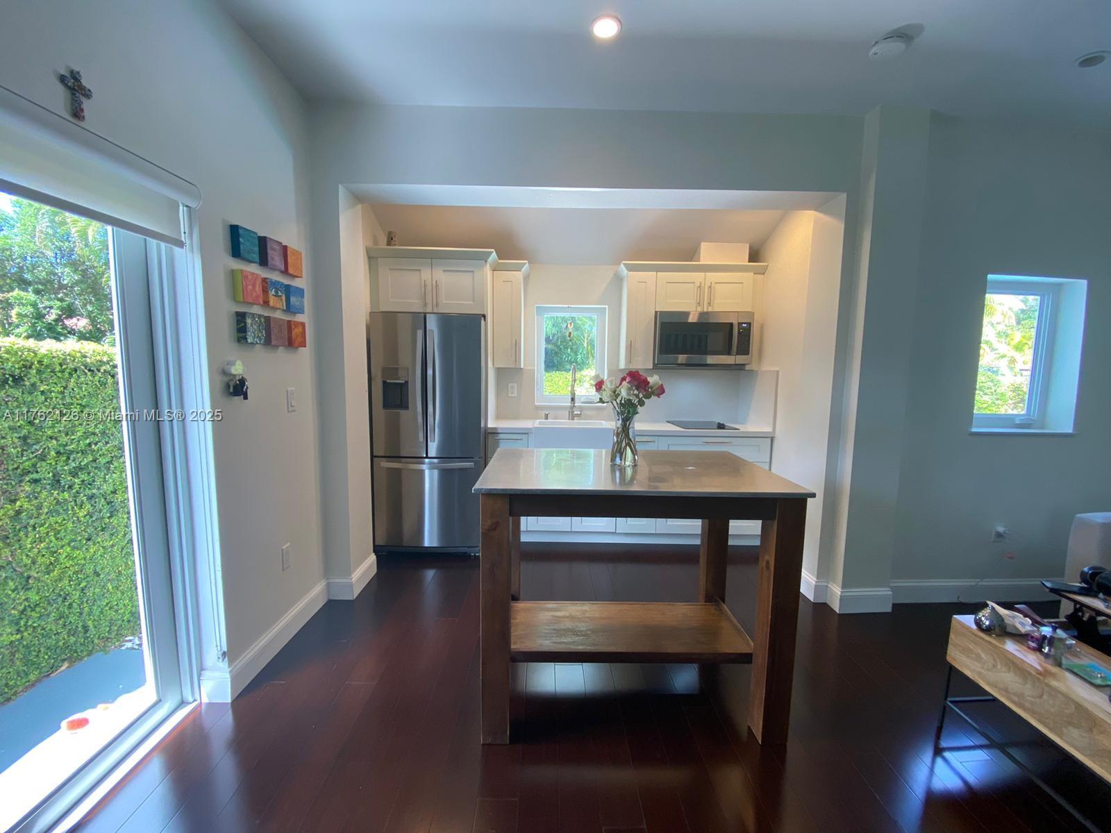 601 SW 21st Rd #A For Sale A11762126, FL