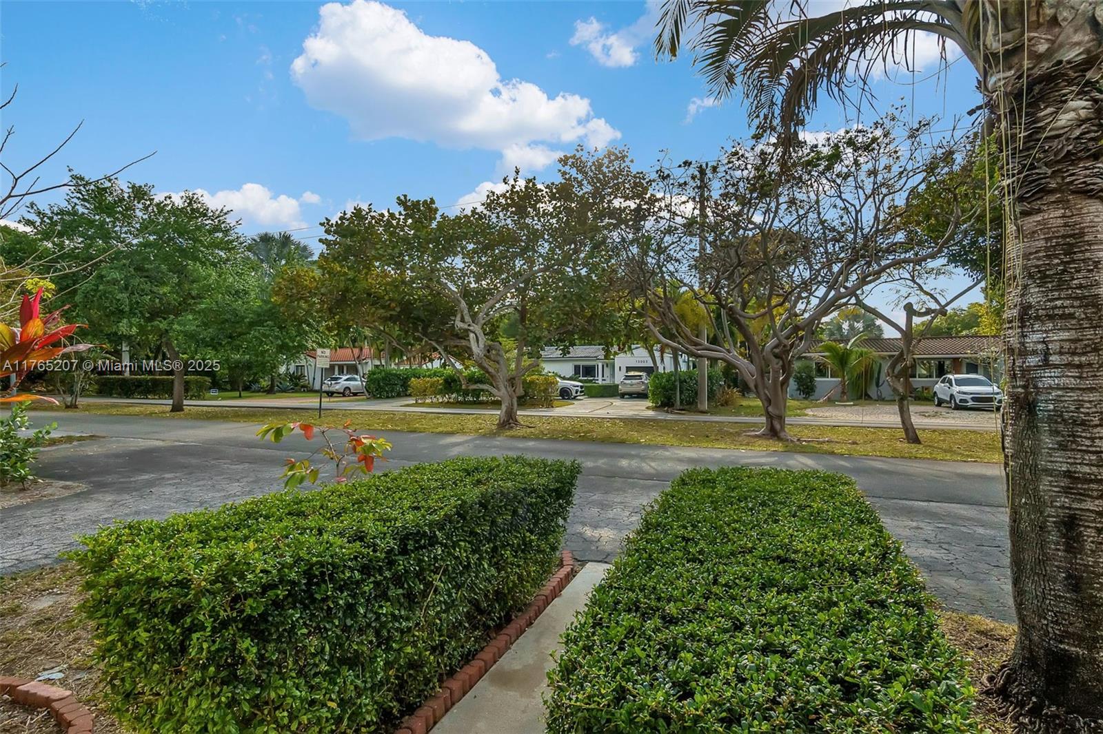 12023 NE 8th Ave, Biscayne Park, Florida image 33