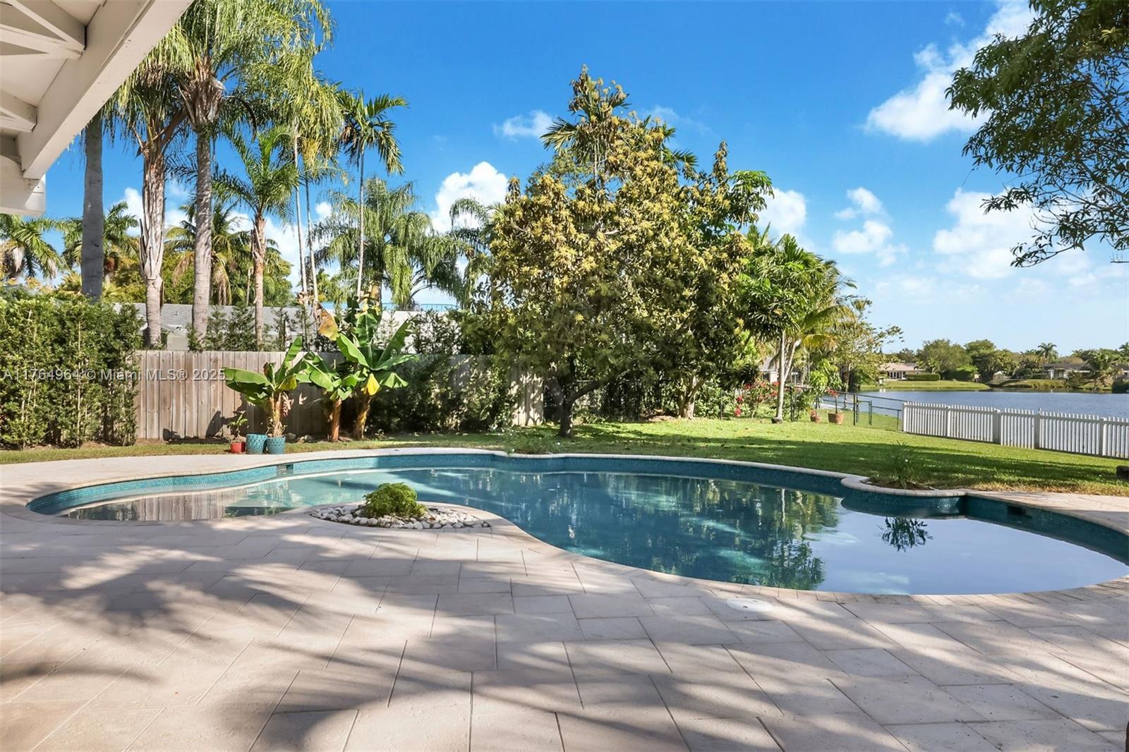 13575 SW 72nd Ave, Pinecrest, Florida image 28