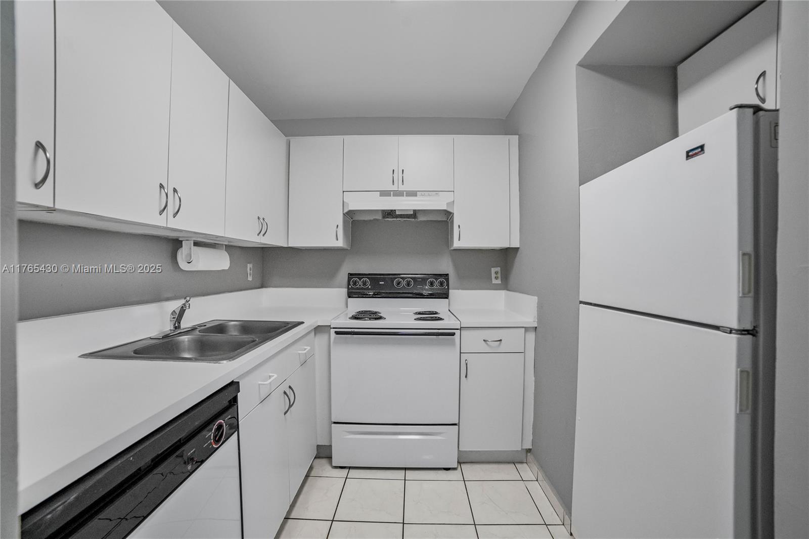 Listing Photo 11