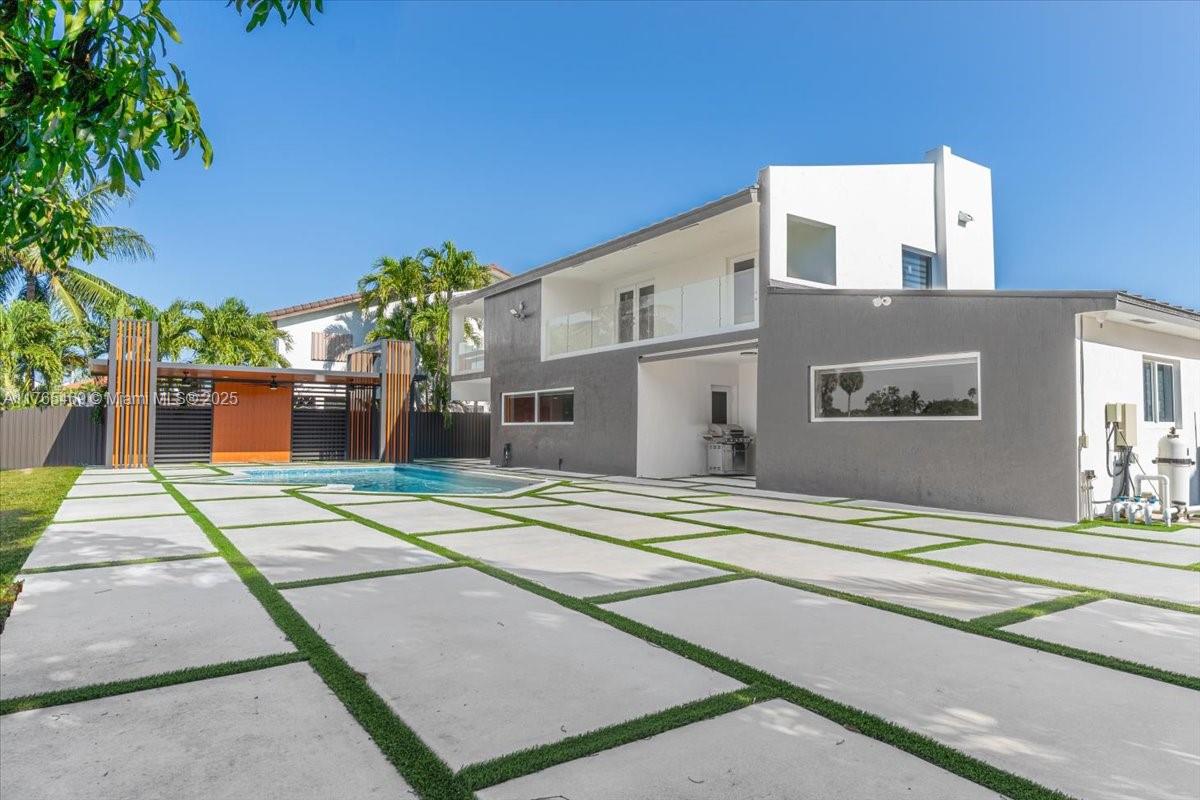 Residential, Hialeah, Florida image 30