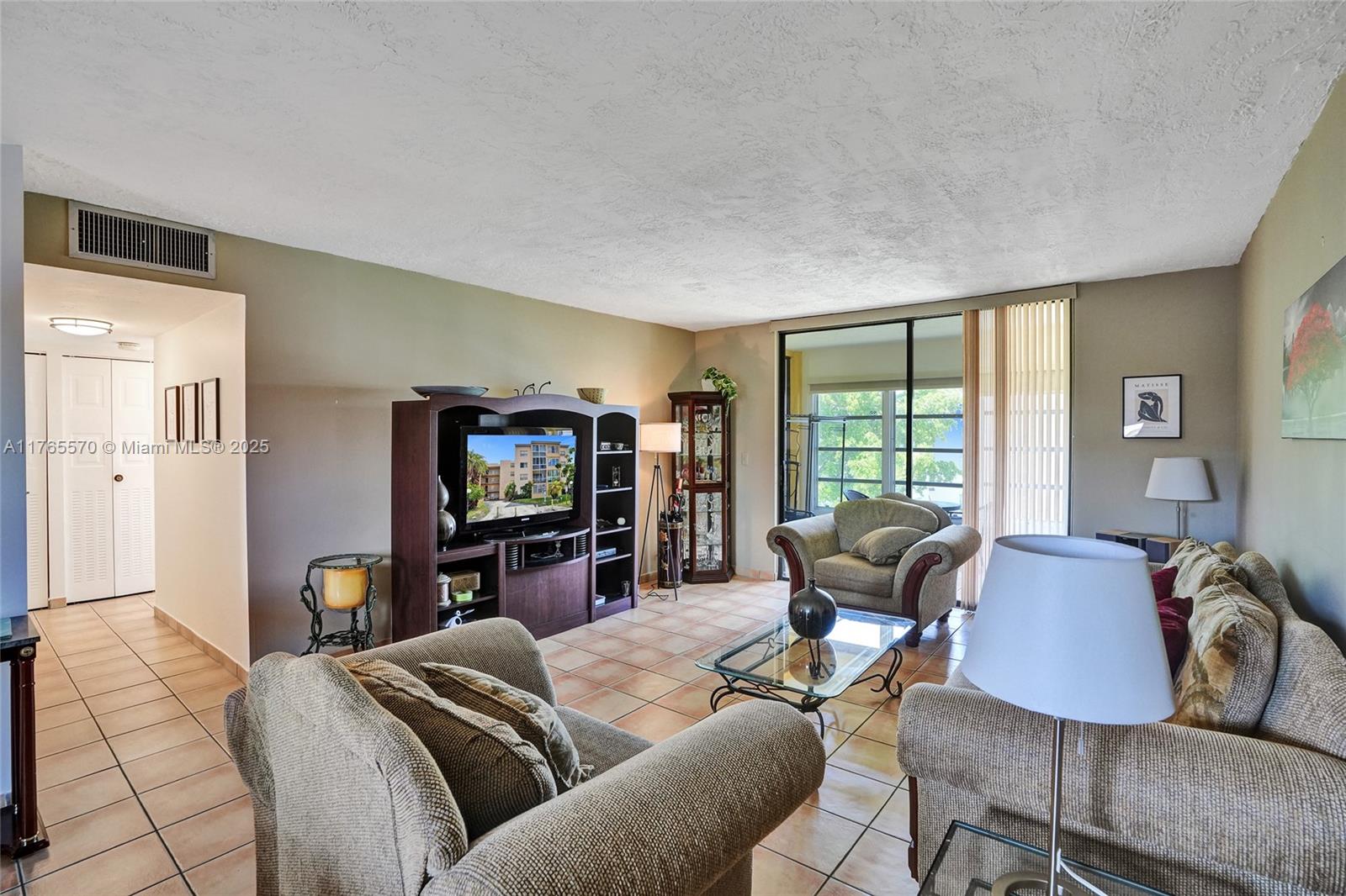 2811 Somerset Dr #405, Lauderdale Lakes, Florida image 11