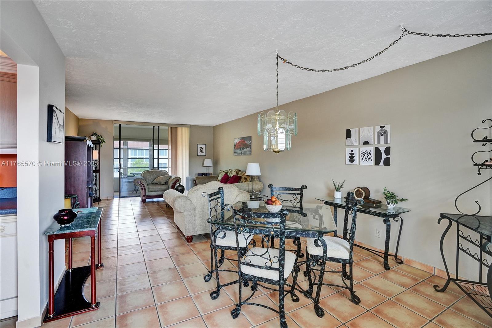 2811 Somerset Dr #405, Lauderdale Lakes, Florida image 3