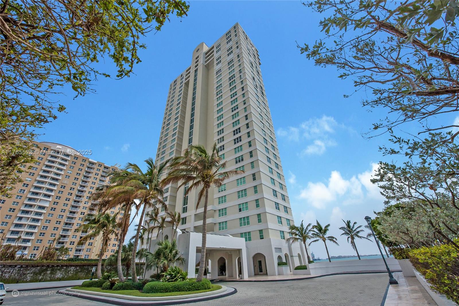800 Claughton Island Dr #2202, Miami FL 33131